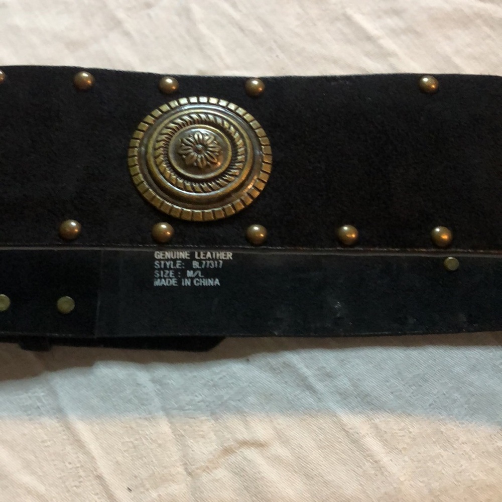 Woman’s bblack Y2k statement leather beaded belt